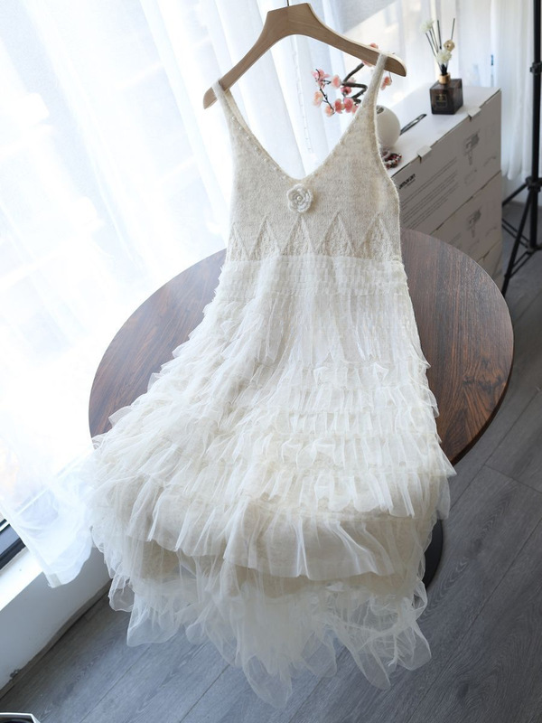 Knitted Spaghetti Strap Dress with Extended Lace Mesh Patchwork, Vintage Diamond Pattern, Autumn and Winter Elegant Long Dress Knitted Spaghetti Strap Dress with Extended Lace Mesh Patchwork, Vintage Diamond Pattern, Autumn and Winter Elegant Long Dress