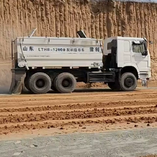 水泥灰料撒布机 筑路用粉料撒布车 撒灰均匀