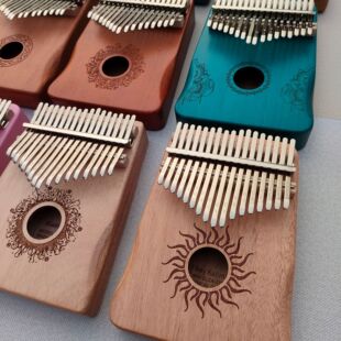���N�羳kalimba���ְ�Ĵָ��LOGO������ָ��С����֧�֬F؛���l