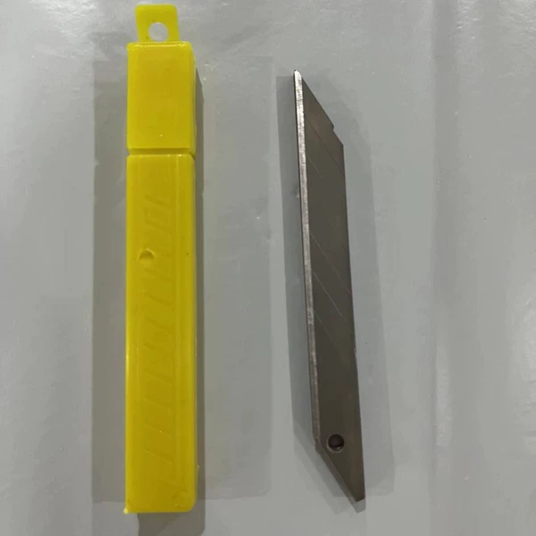 A box of 10 points (silver blade)