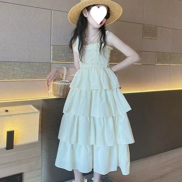 Hanging cake skirt white