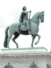 仿青铜骑马人物雕塑 广场大型铸铜玻璃钢雕塑 西方文化艺术摆件