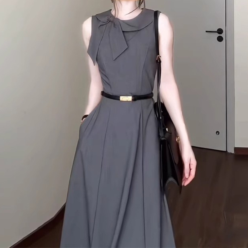 フランスのハイエンドヘボンスタイルのレトロなノースリーブドレス女性のための 2025 夏の新しいウエスト痩身ロングスカート|undefined