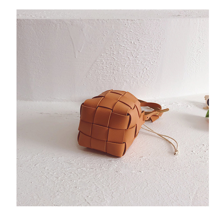 Geometric Pattern Fashion Pu Leather Solid Color Flip Khaki Black Dark Brown Shoulder Bags display picture 6