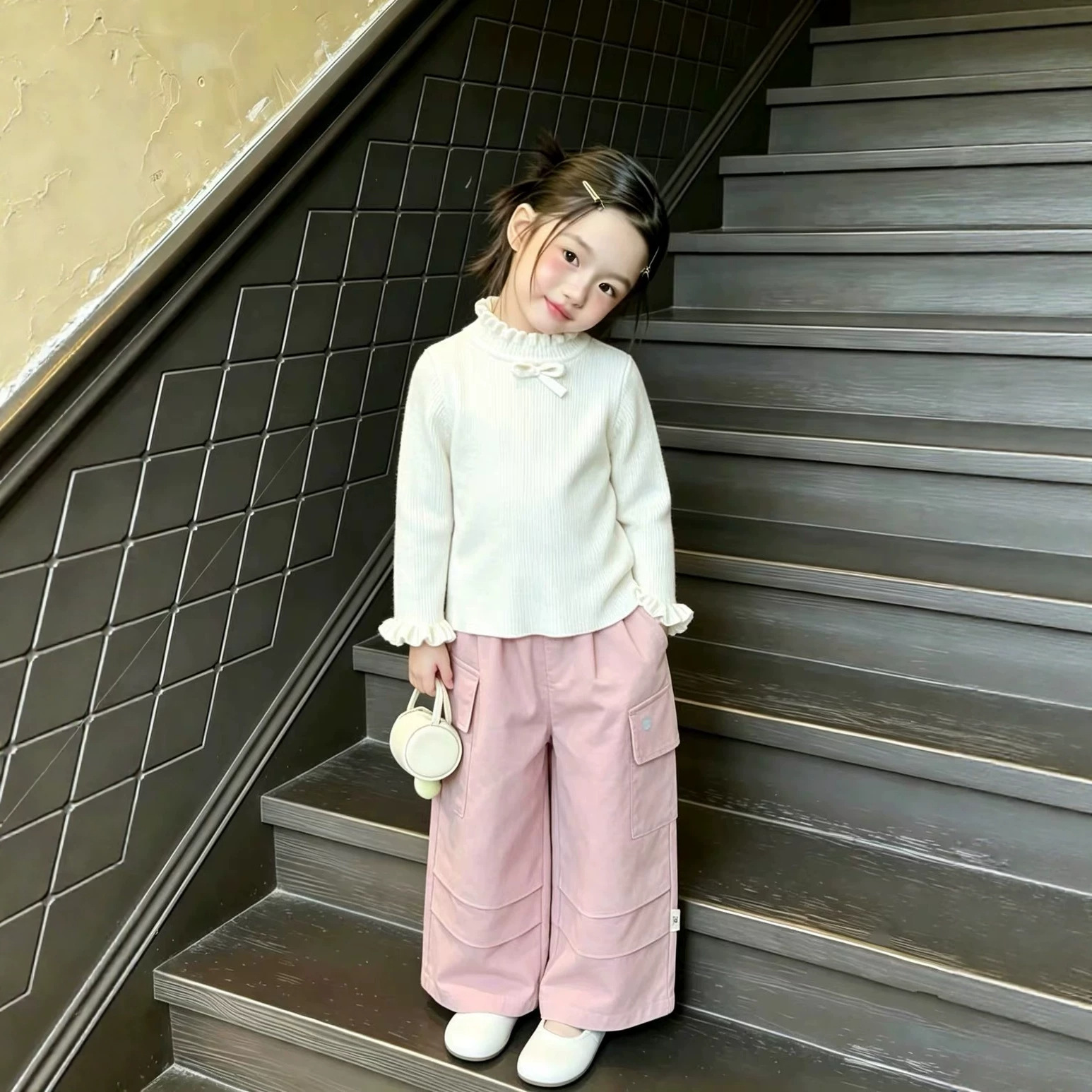 2026秋冬新款女童木耳边打底衫女宝洋气百搭纯色针织半高领毛衣