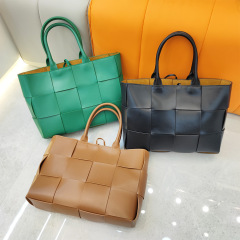 2024春夏跨境新款真皮手工編織大包牛皮純色通勤大容量手提包包女