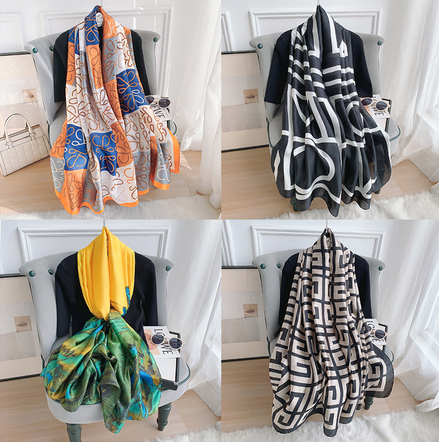 Letras de estilo coreano elegante bufanda de satén de las mujeres de primavera y otoño bufanda exterior larga playa toalla chal bufanda venta al por mayor