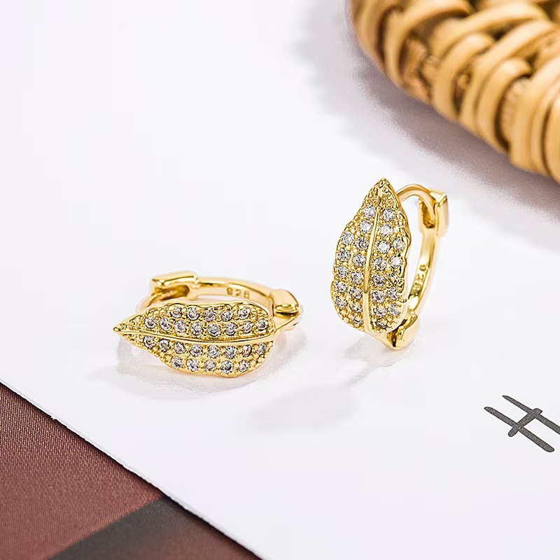 Precio especial nuevo estilo de alto valor facial temperamento simétrico completo de hoja de diamante auriculares minimalistas lujosas de moda exquisitas y frías orejas image 3