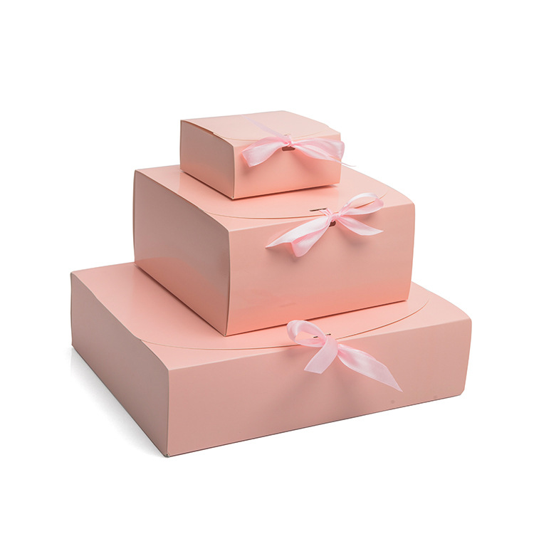 Caja de regalo de papel kraft con tapa de cinta explosiva transfronteriza, regalo de mano de mariposa, regalo de Navidad, caja de embalaje de tarjeta blanca