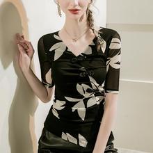 印花网纱盘扣装饰打底衫女五分袖2023夏季新款V领洋气小衫上衣