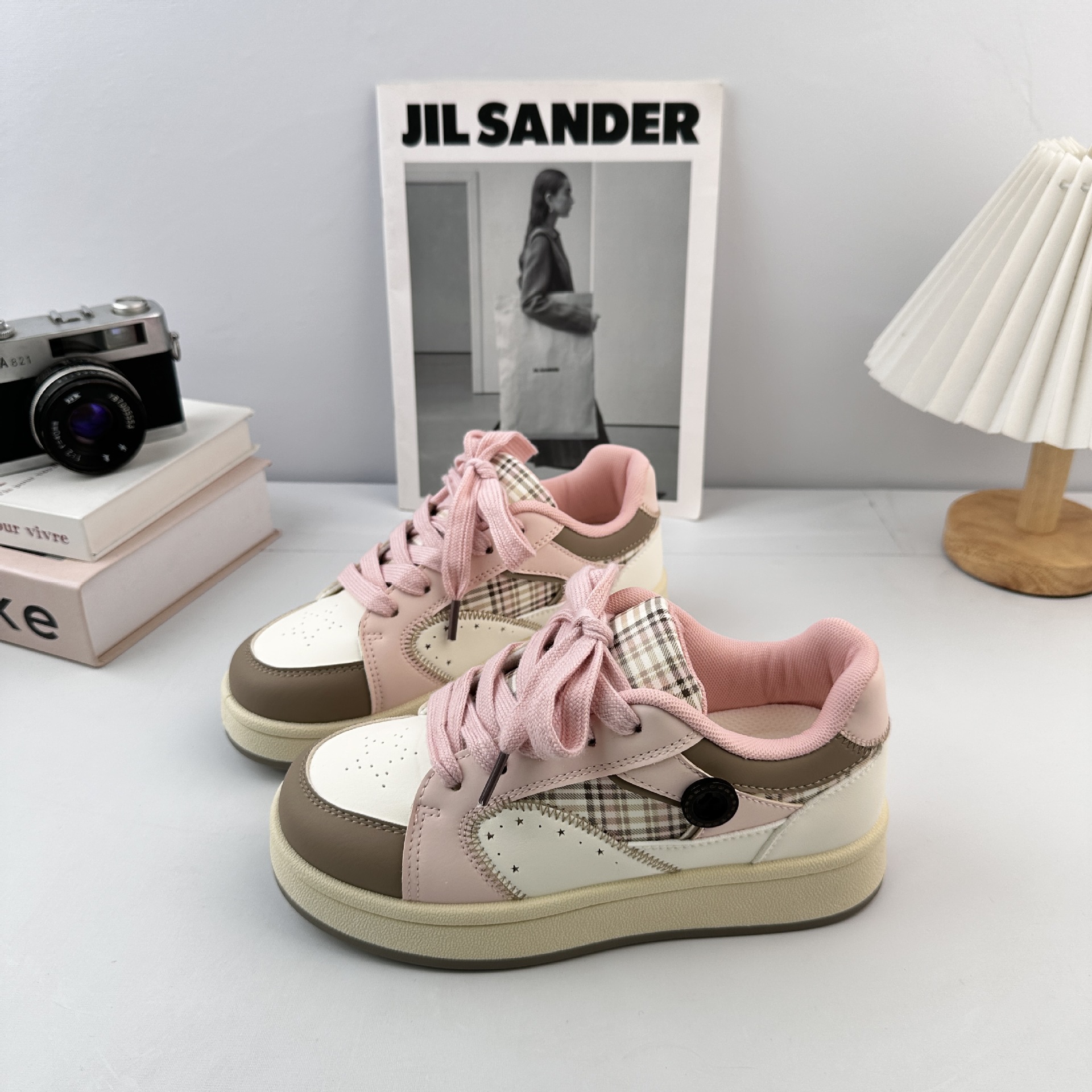 Yuanbo coreano zapatos de tablero de dopamina con suela gruesa zapatos blancos para mujeres 2025 nuevos zapatos de pan de nicho universal