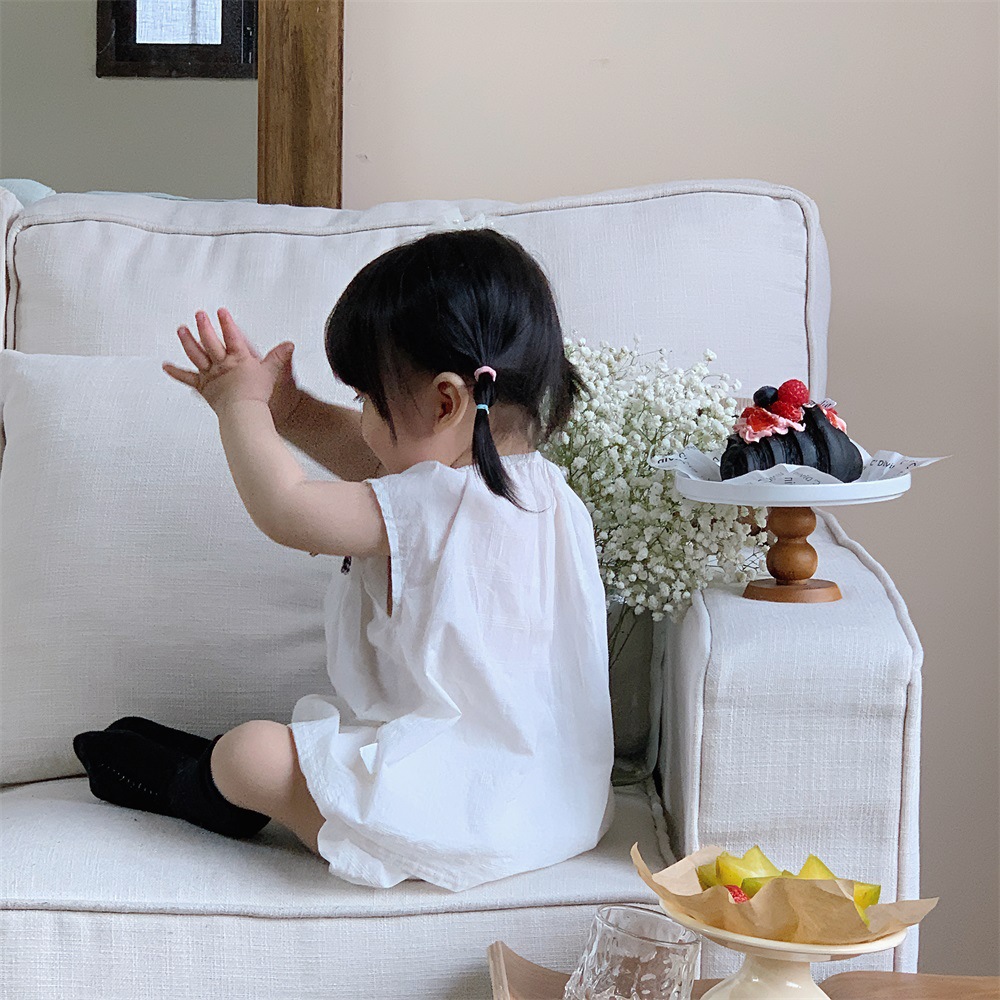 Ropa de bebé 2024 estilo fino de verano a algodón puro de 1 a 3 años de edad, traje sin mangas de color sólido, ropa de salida informal