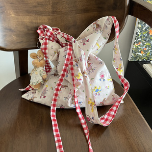 ̩�ɐ����͹���Ů�L�����޲������Ә��@�μ�б�淫�����p�汳����