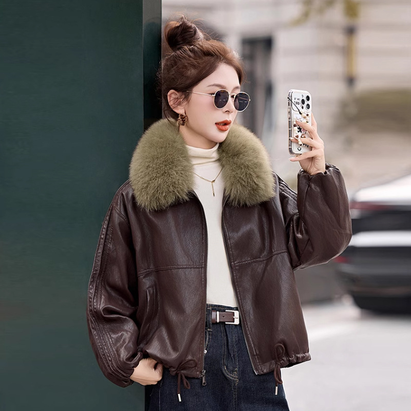 Women's Winter 2025 New Style Plush Leather Jacket, Plush Lapel, Loose and Versatile Short Thickeneded Leather Jacket