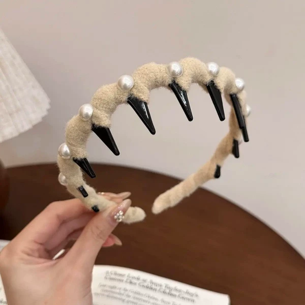 Beige wavy headband from pearl