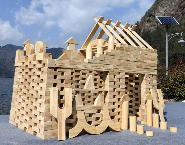 Kindergarten madera de construcción de madera maciza de gran tamaño de construcción de bloques de construcción para niños juguetes de ensamblaje de bloques grandes al aire libre