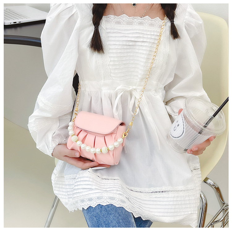 Girl'S Small Pu Leather Solid Color Cute Pearls Square Magnetic Buckle Crossbody Bag display picture 10