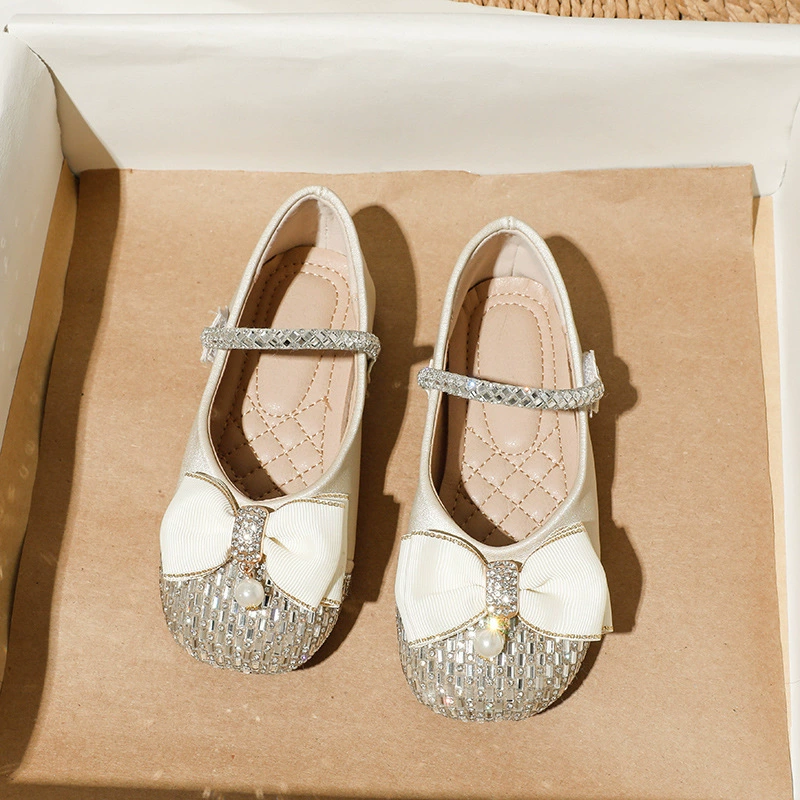 Детские кожаные туфли 2024 года, весенне-осенние туфли для девочек в корейском стиле, кристальные балетки для маленьких, средних и старших детей, для девочек-подростков.