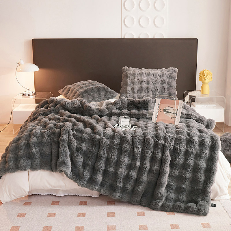 2023 nueva manta de terciopelo de conejo de doble capa engrosada manta de conejo de imitación de felpa engrosada Otoño e Invierno manta Oficina sofá