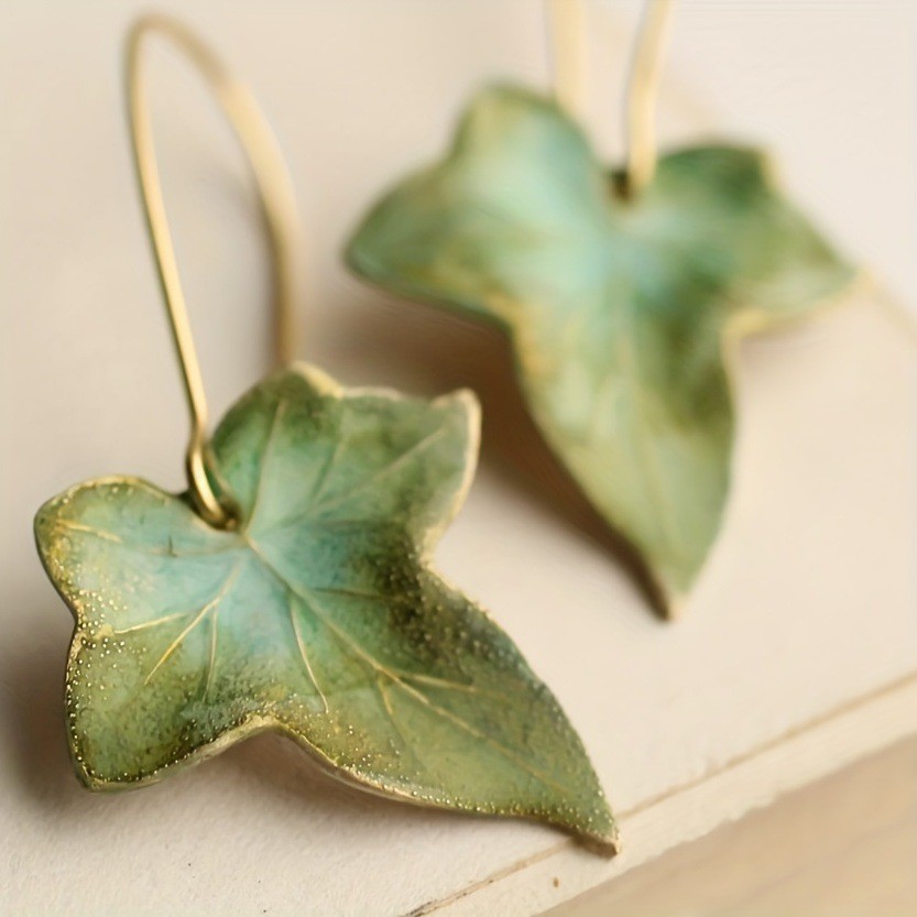 Hong Kong and European/American Cross-Border New Green Maple Leaf Retro Earrings, Personalized Creative Fashion Versatile Artistic Ear Accessories