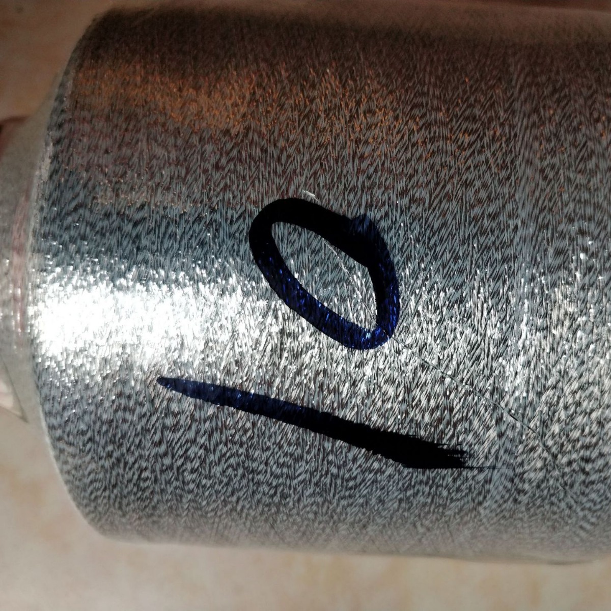 金属金丝片和黄色涤纶线混纺纱线银丝片+涤纶白丝混和线针织布片