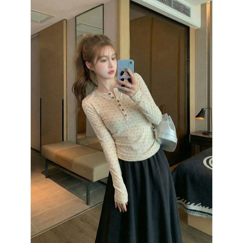 Special offer long-sleeve T-shirt, women's spring and autumn new fashion button floral short slim-fit round-neck top Special offer long-sleeve T-shirt, women's spring and autumn new fashion button floral short slim-fit round-neck top
