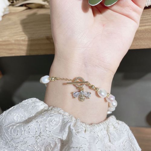 Baroque freshwater pearl bracelet niche senior retro feeling small bee pendant light luxury zircon hand string of wholesale