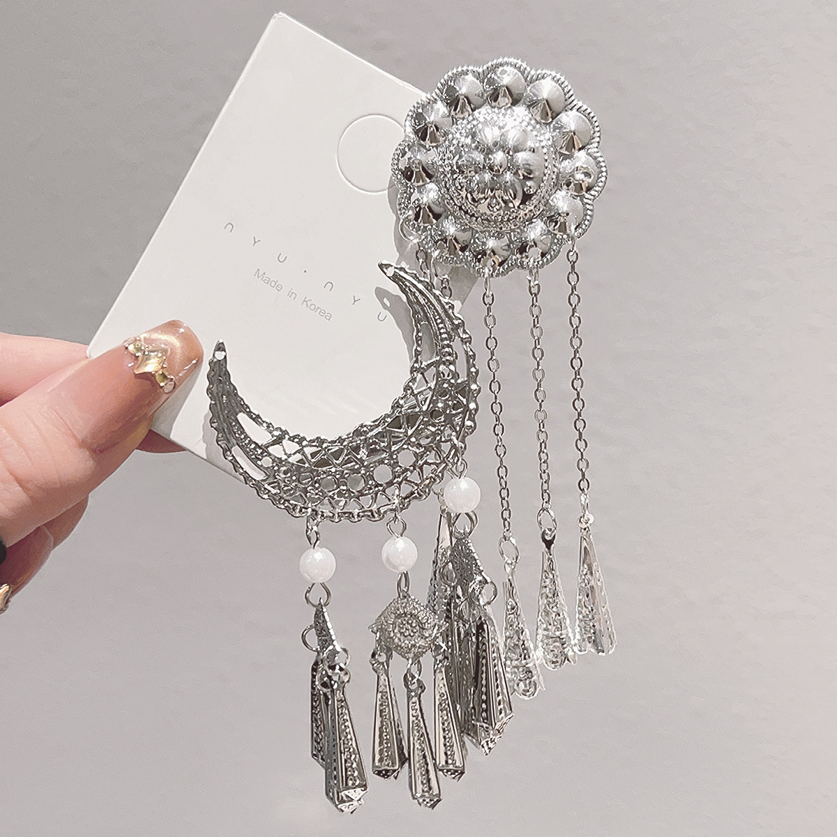 Hairgrip with tassels