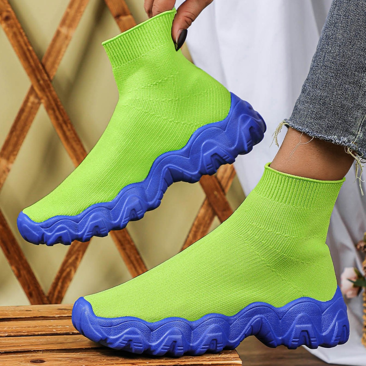 跨境新款飞织透气袜子鞋女一脚蹬休闲运动鞋时尚百搭户外情侣潮鞋