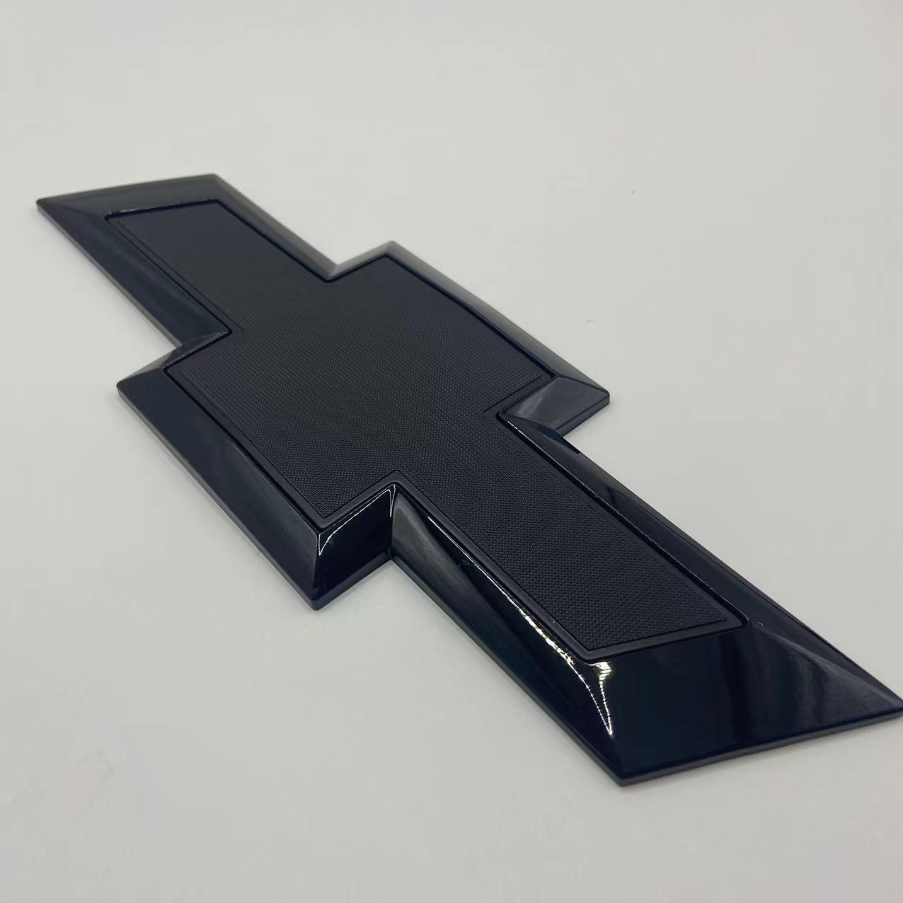 Suitable for Chevrolet pickup truck SILVERADO front and rear car logo Solod modified middle net logo rear trunk labeling