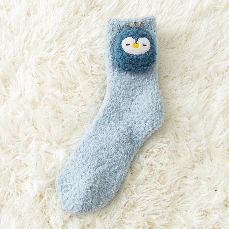 Venta al por mayor puesto de venta de calcetines de piso baratos calcetines de mujer engrosados media pantorrilla otoño e invierno Zhuji calcetines de terciopelo de coral Super Yu fábrica