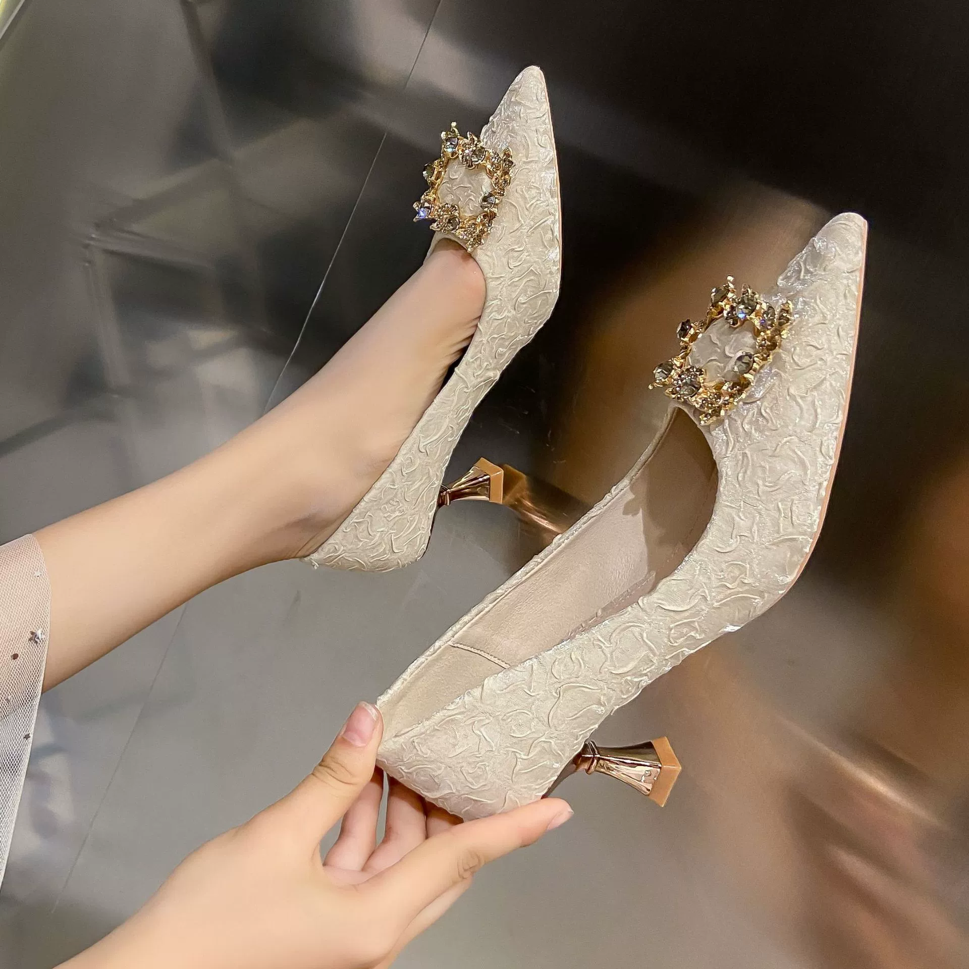 Фужер бутылка Pointed-Toe Обувь на каблуке, корейско-зид-стиль, жемчужная пряжка, элегантно повседневно
