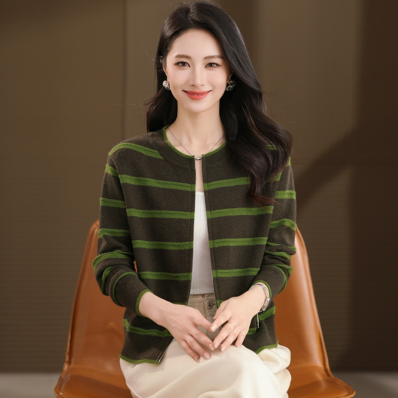 2025 Autumn and Winter Woolen Sweater Women's Round Neck Fashion Stripesd Cashmere Knitted Cardigan Autumn and Winter New Short Sweater Jacket