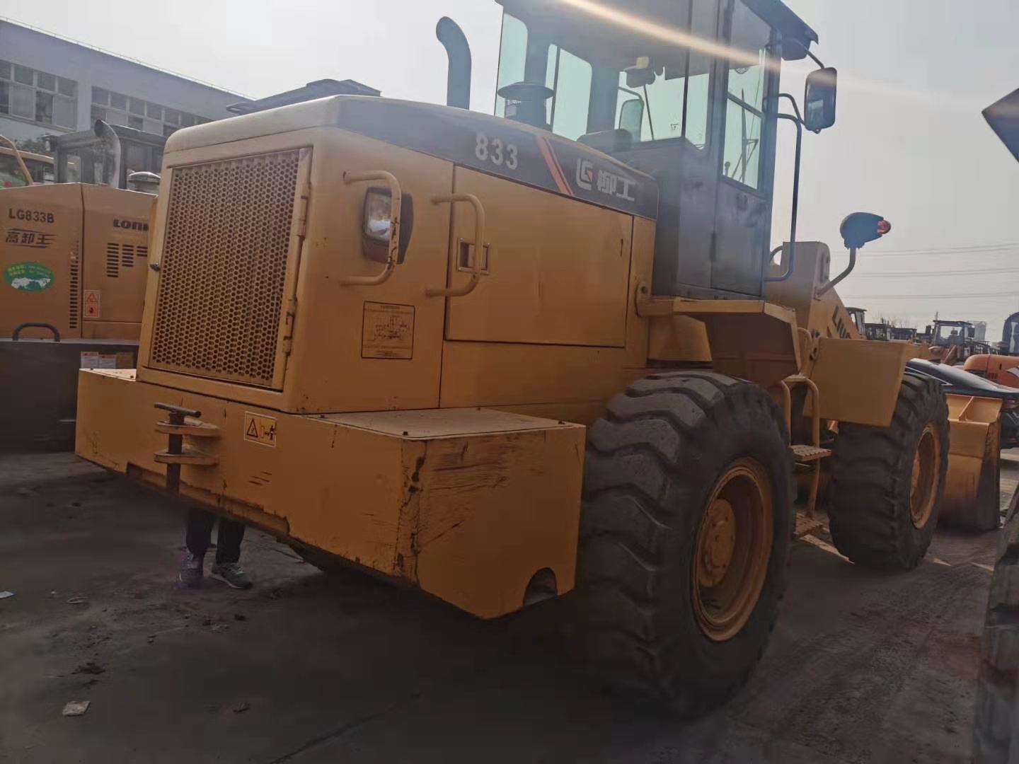 二手装载机：柳工833加长臂装载机，8成新二手30铲车出售 包送货