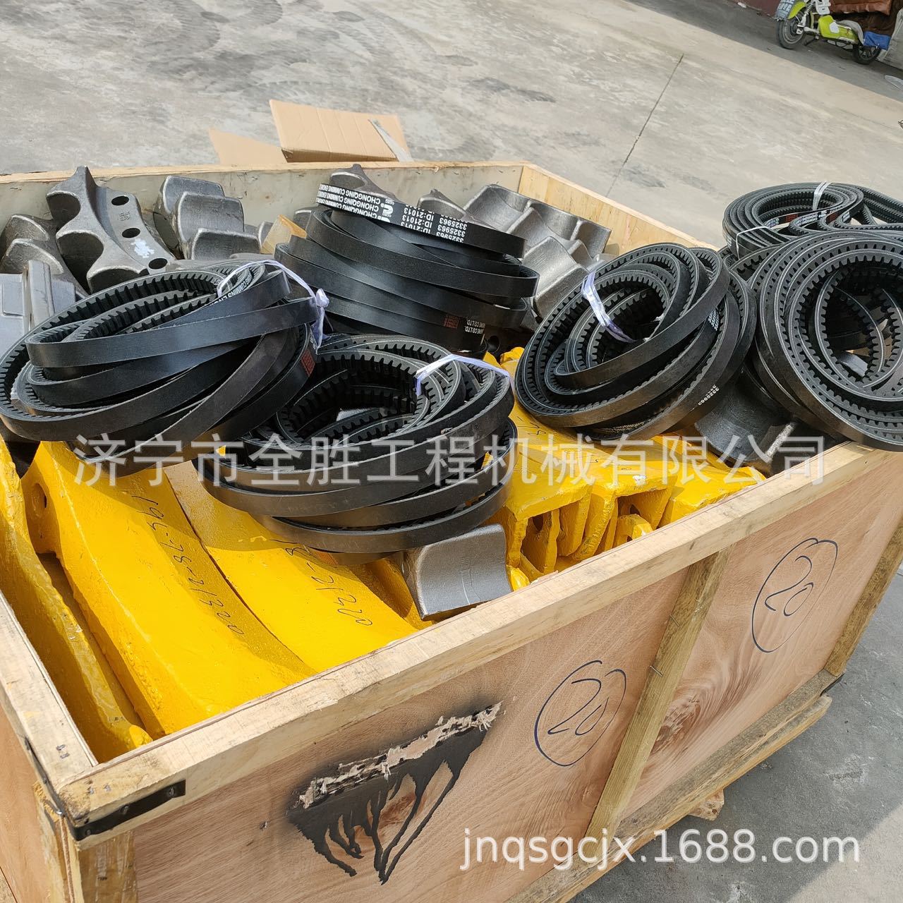 SD32推土机风扇皮带 空调压缩机皮带 松土器护角 履带总成