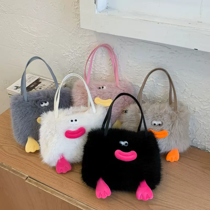 秋冬女士斜挎包包女设计感小众单肩轻便小挎包可爱毛绒少女小包