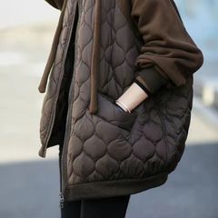 ヨーロッパの駅の大きいサイズの新型の帽子は羽毛の綿服の厚いコートの綿入れの上着のファッションの大きいサイズのゆったりしているファッションの婦人服をつなぎ合わせます。