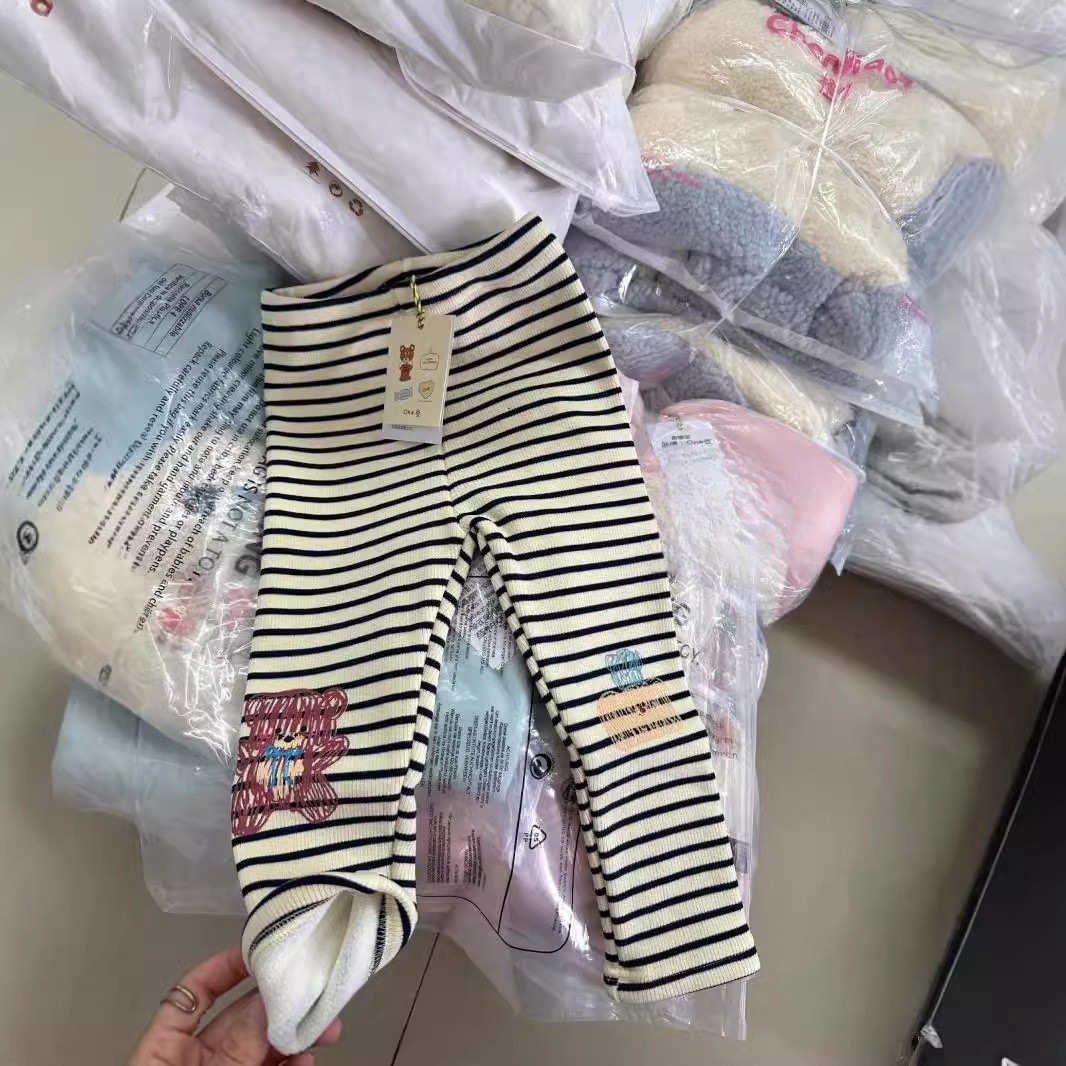 Children's Star Round Korean Children's Deep Autumn and Winter Girls Lamb Velvet Bordado Tridimensional Orejas Chaqueta con capucha Traje de pantalones