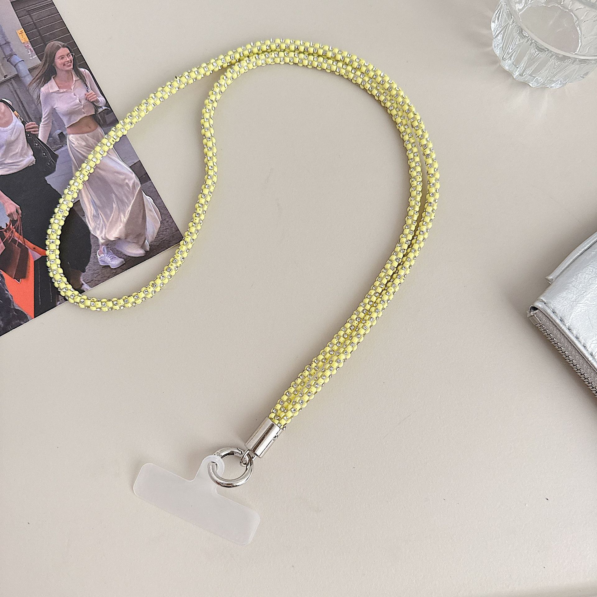 Cadena colgante de teléfono móvil de alta gama hecha a mano de boutique, sensación femenina de alta gama, lujo ligero, cadena colgante de diamante completo, cadena colgante de teléfono móvil de moda, sección larga y corta