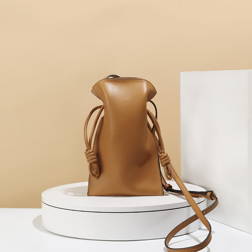 手机包女斜跨小包韩版新款夏季简约高颜值福袋包迷你便携真皮女包