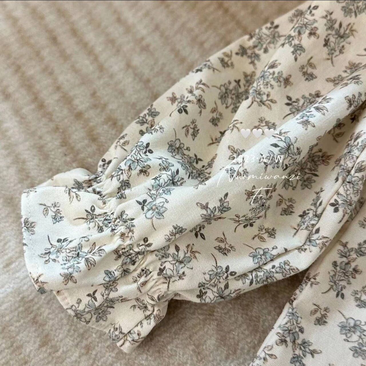 Estilo coreano primavera y otoño niñas bebé suave camisa de fondo floral ins manga larga muñeca collar suelta camisa de los niños lindos