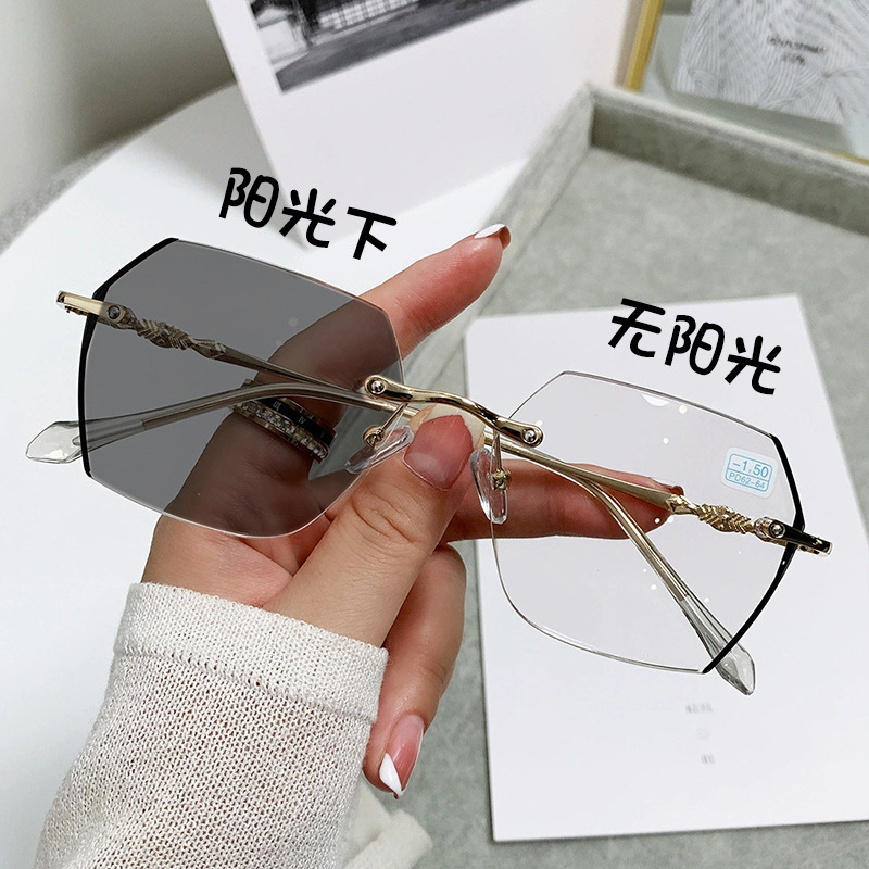 Myopia photosensitive color-changing glasses without makeup artifact anti-blue light glasses frame female finished glasses with degree rimless glasses