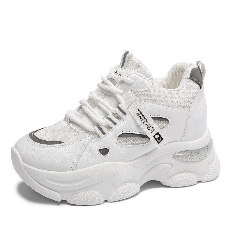 Zapatillas deportivas casuales de malla transpirable con suela gruesa para mujer, estilo verano 2025, que aumentan la altura, modernas y que estilizan el pie.