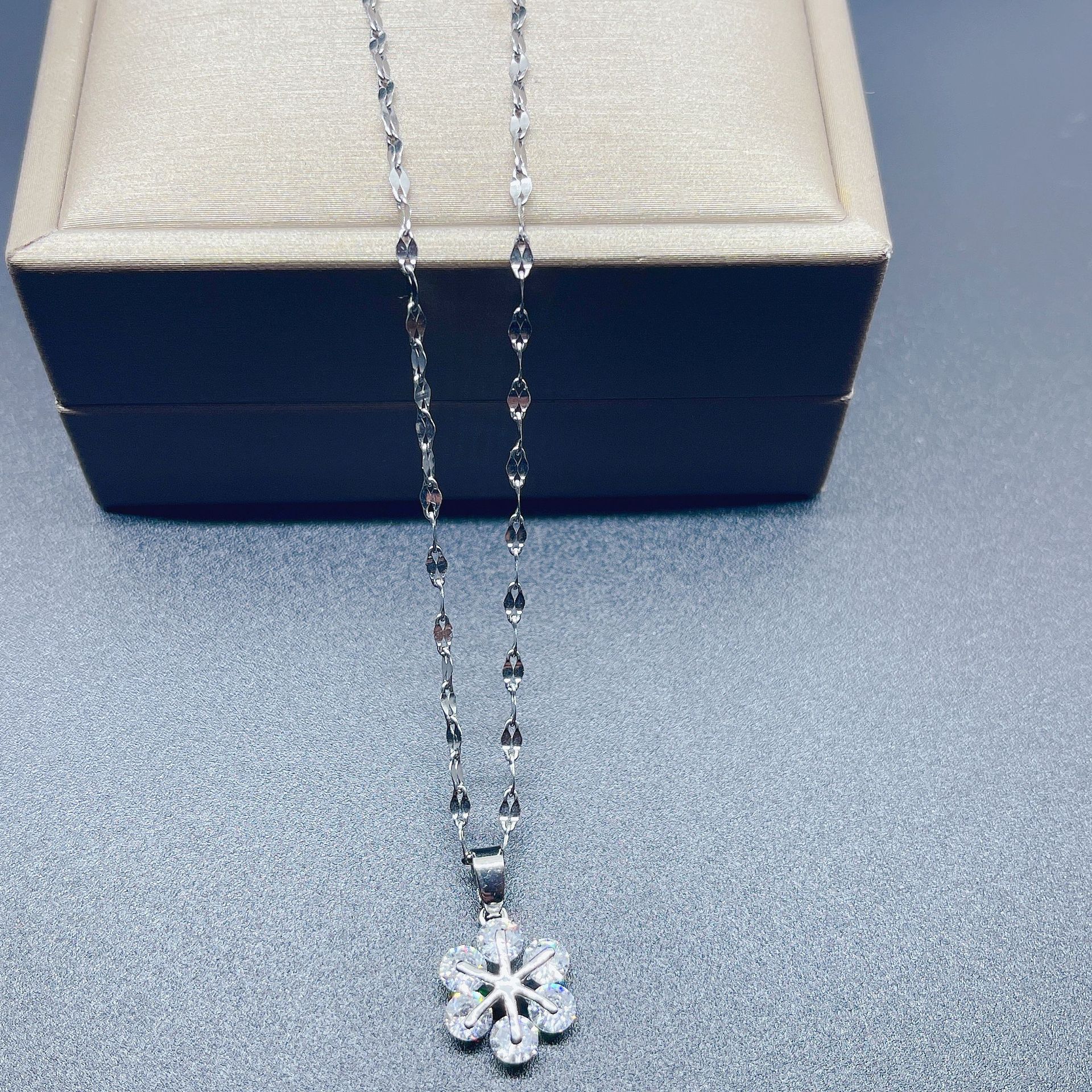 F581F4BEB532459FDF25D9079B484D