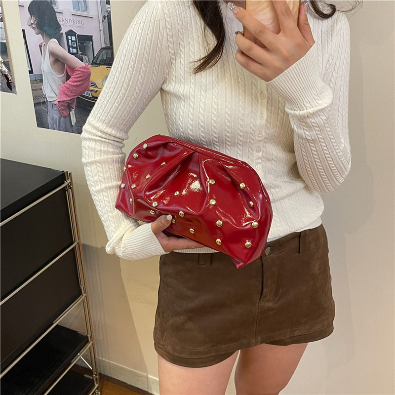 Bolsos populares transfronterizos de mujeres 2025, bolsos de nuevo estilo, bolsos de remaches, bolsos de hombro, bolsos de mujer
