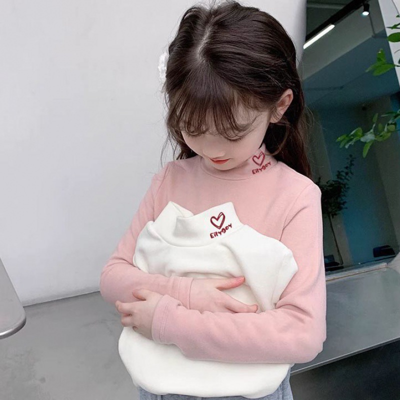 Camisa de tocar fondo para niñas Otoño e invierno Camiseta de manga larga Niños medianos y pequeños Ropa interior para niñas Medio cuello alto Top de terciopelo estilo occidental resistente al frío
