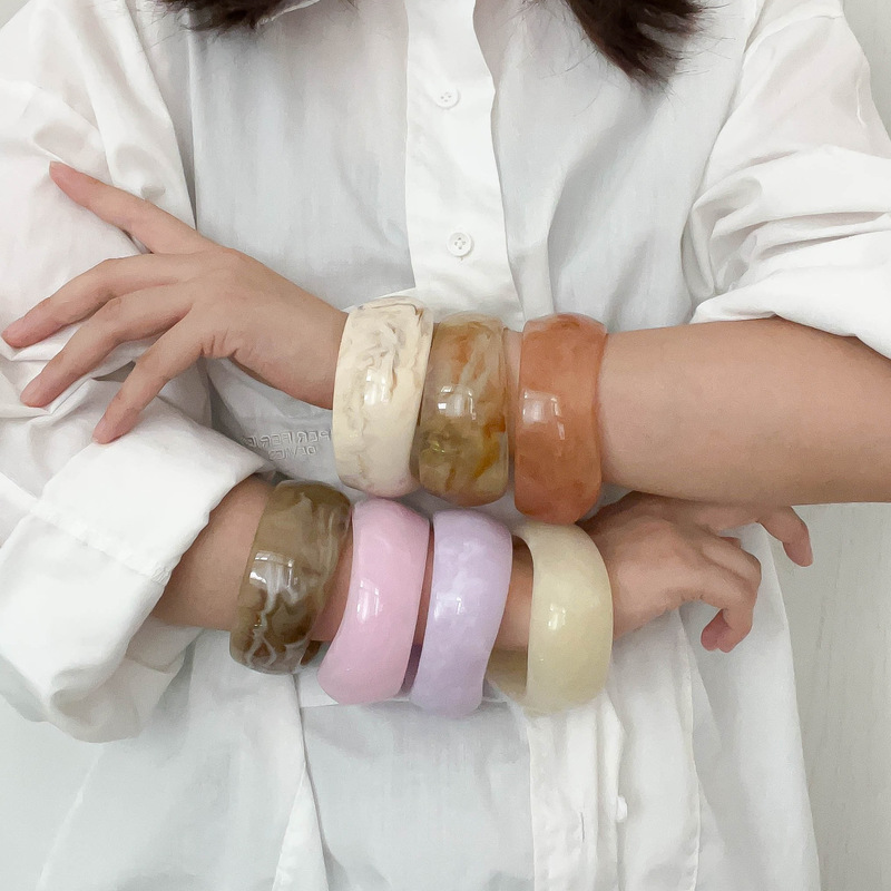 新しいワイドバージョンの不規則な樹脂ブレスレット女性のニッチデザインブルーミングワイドバージョン日本と韓国のレトロなミニマリストファッションブレスレット|undefined