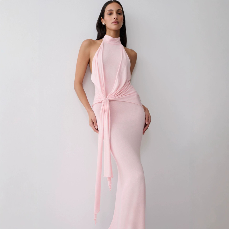 European and American style light luxury halter neck dress, sleeveless, with cut-out back, twisted waist, elegant drape, long formal dress for women