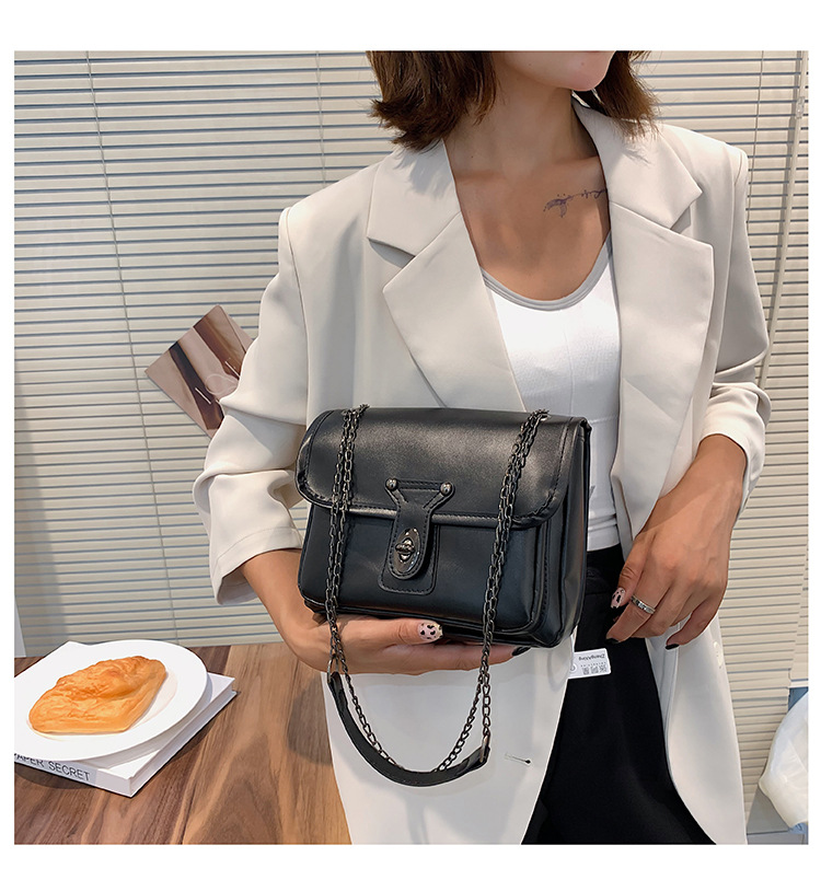 Korean Style Ins Stray Bag Women 2021 New Fashion Design Crossbody Fashion Bag Simple And Gentle Series Underarm Bag display picture 10