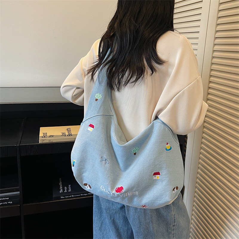 Large-Capacity Class Canvas Bag for Women, Literary and Artistic Commuter Zipper Bag, Crossbody Bag, Versatile Embroidered Denim Tote Bag